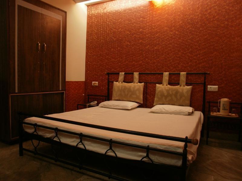 Sheel Gopal Vision Hotel มถุรา ภายนอก รูปภาพ